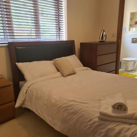 Red Naxela Canary Wharf Apartments Лондон Экстерьер фото