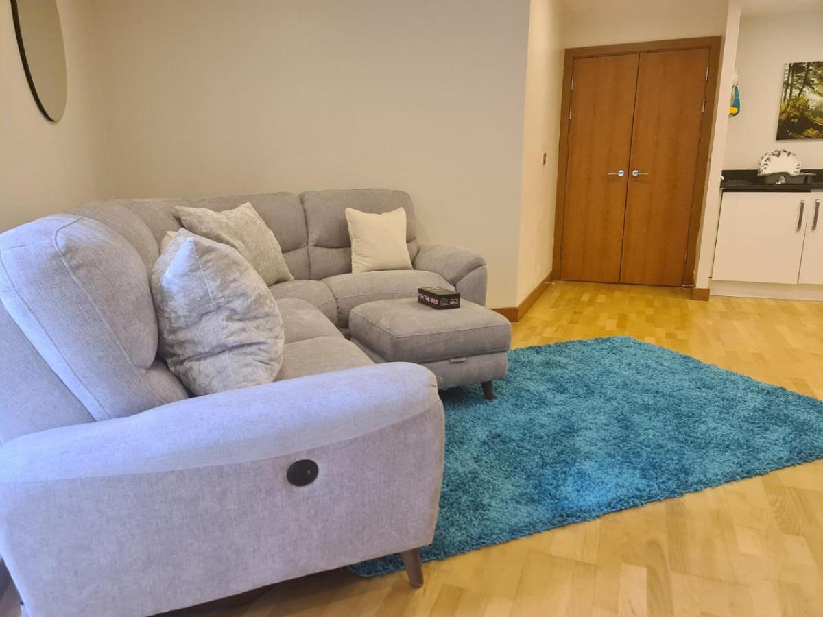 Red Naxela Canary Wharf Apartments Лондон Экстерьер фото